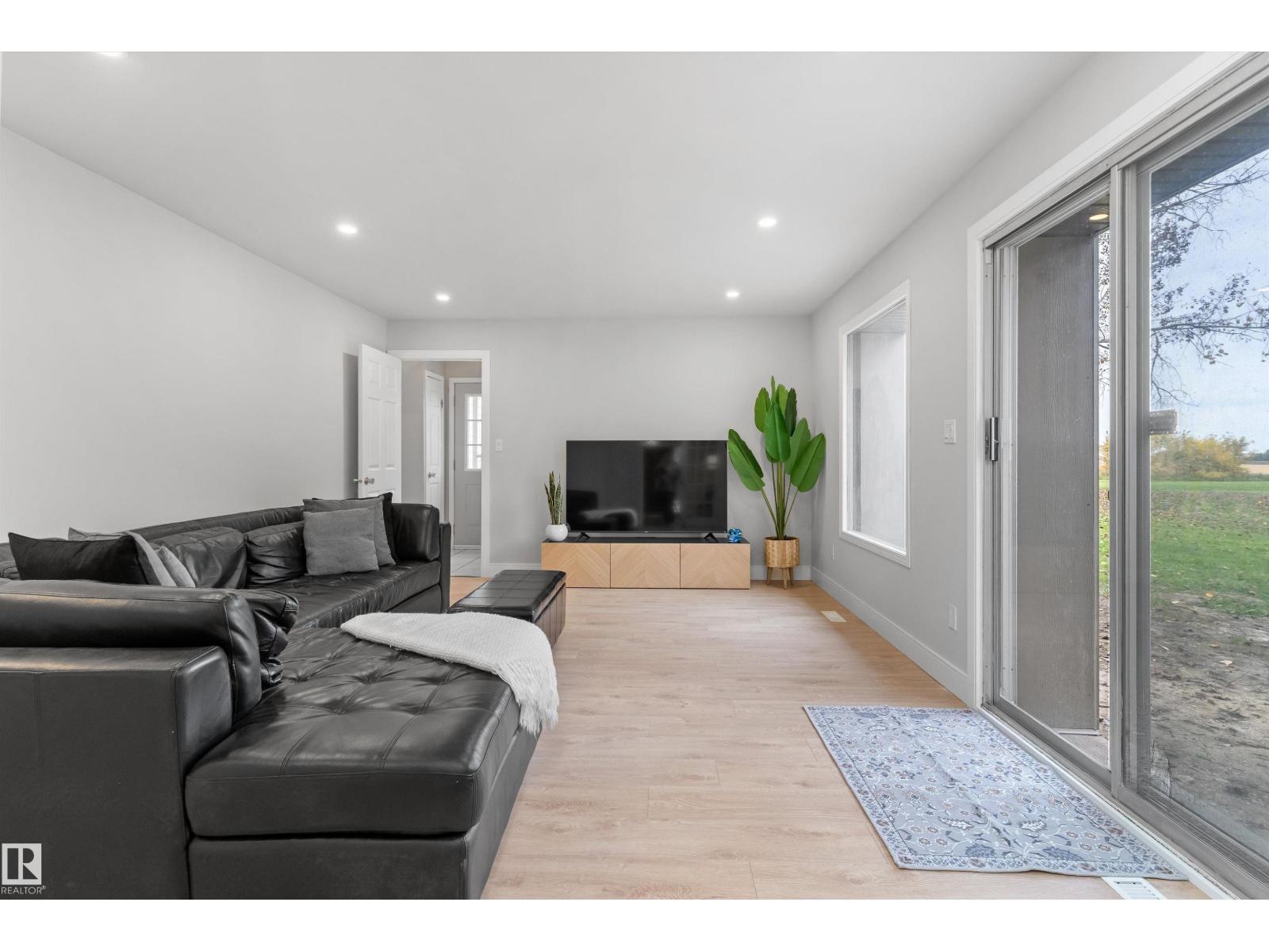 #14 52224 RGE ROAD 275 - 32