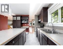 Kitchen - 209 Laffont Bay, Fort Mcmurray, AB T9M2R3 Photo 9