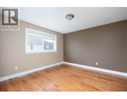 Kitchen - 209 Laffont Bay, Fort Mcmurray, AB T9M2R3 Photo 17