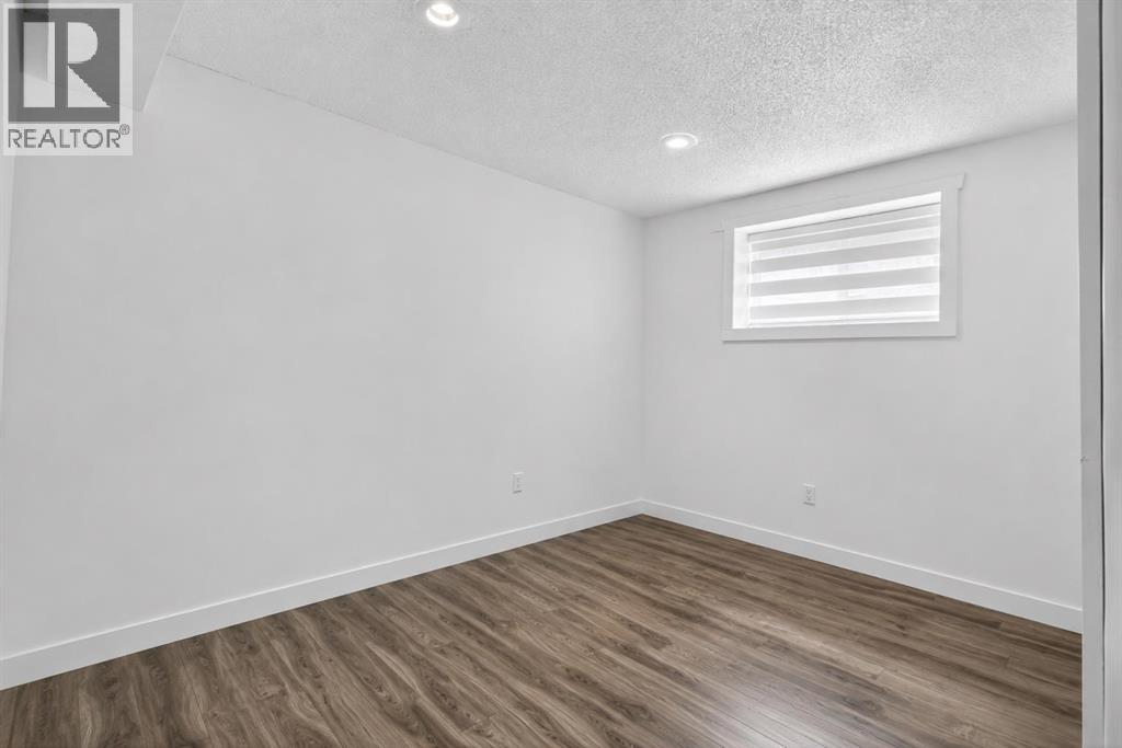 128 Castledale Crescent NE - photo 27