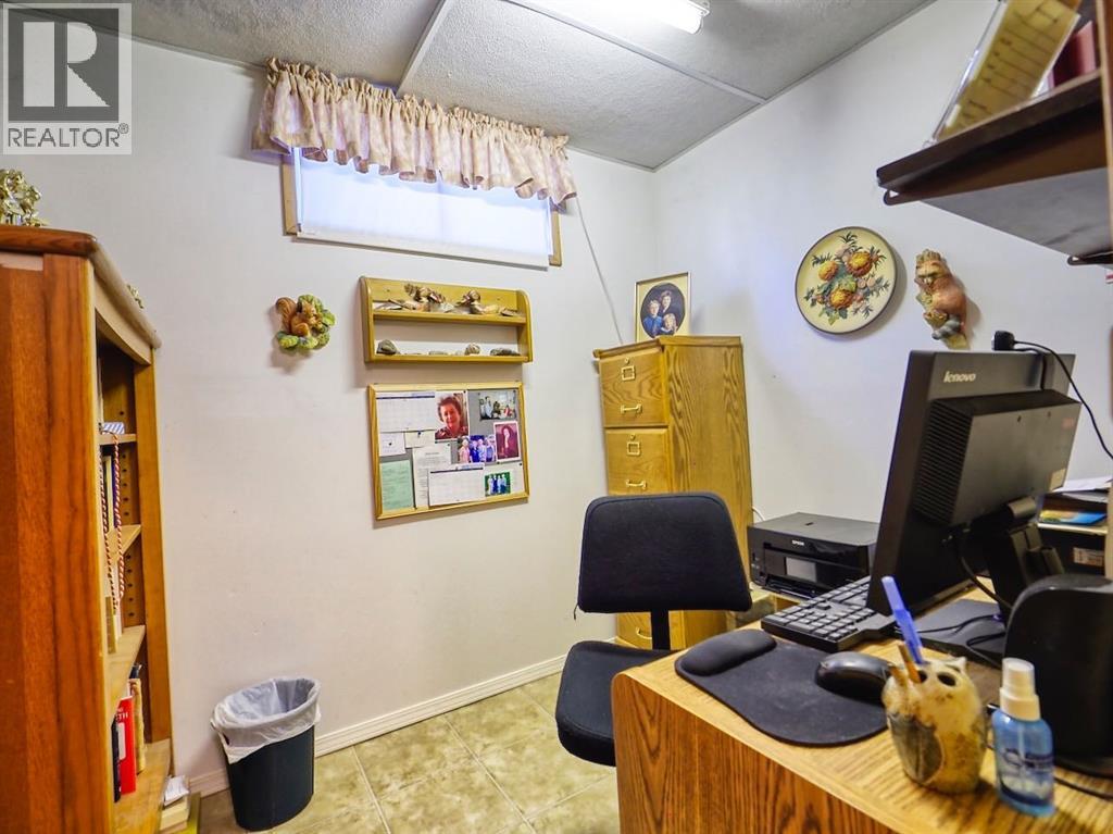 Listing photo – 416 11 Avenue N, Three Hills