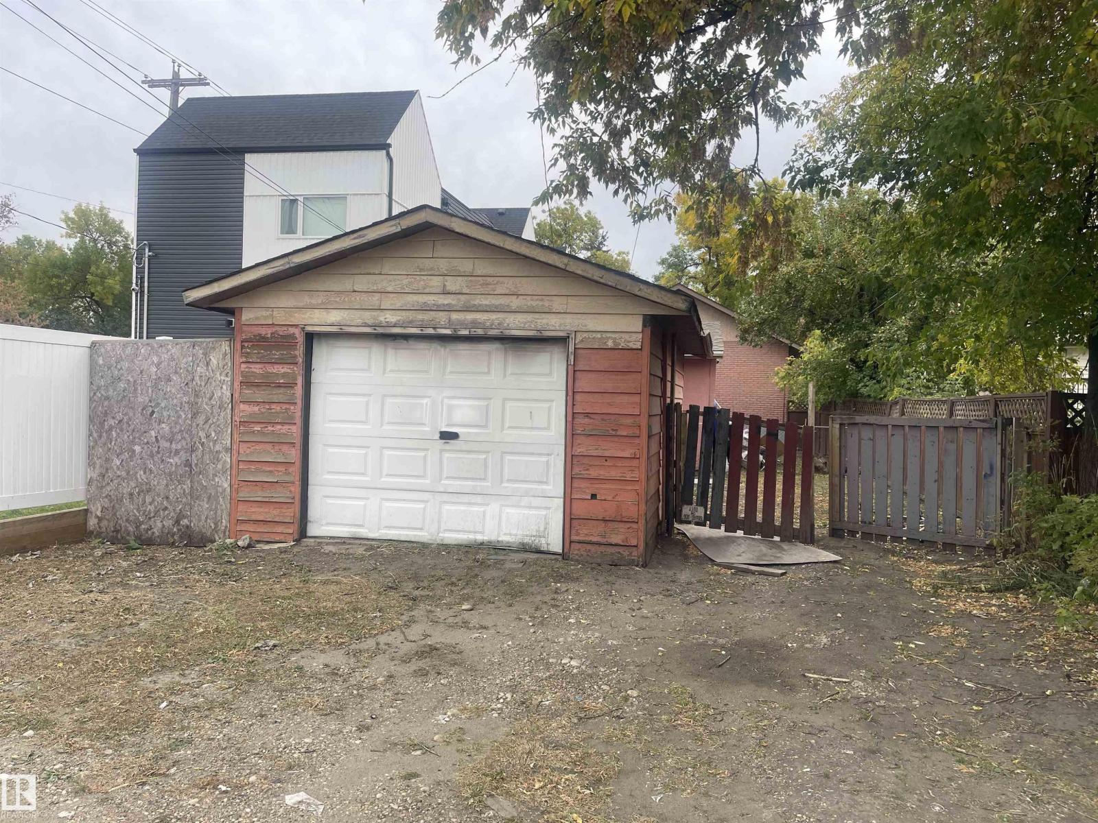 11444 97 ST NW - 6