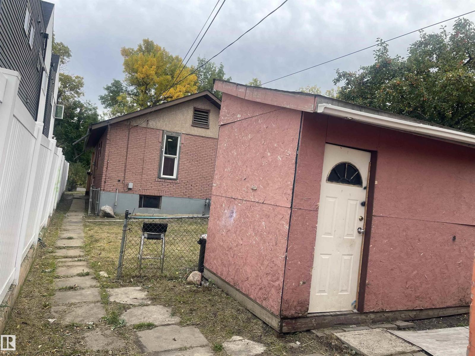 11444 97 ST NW - 14