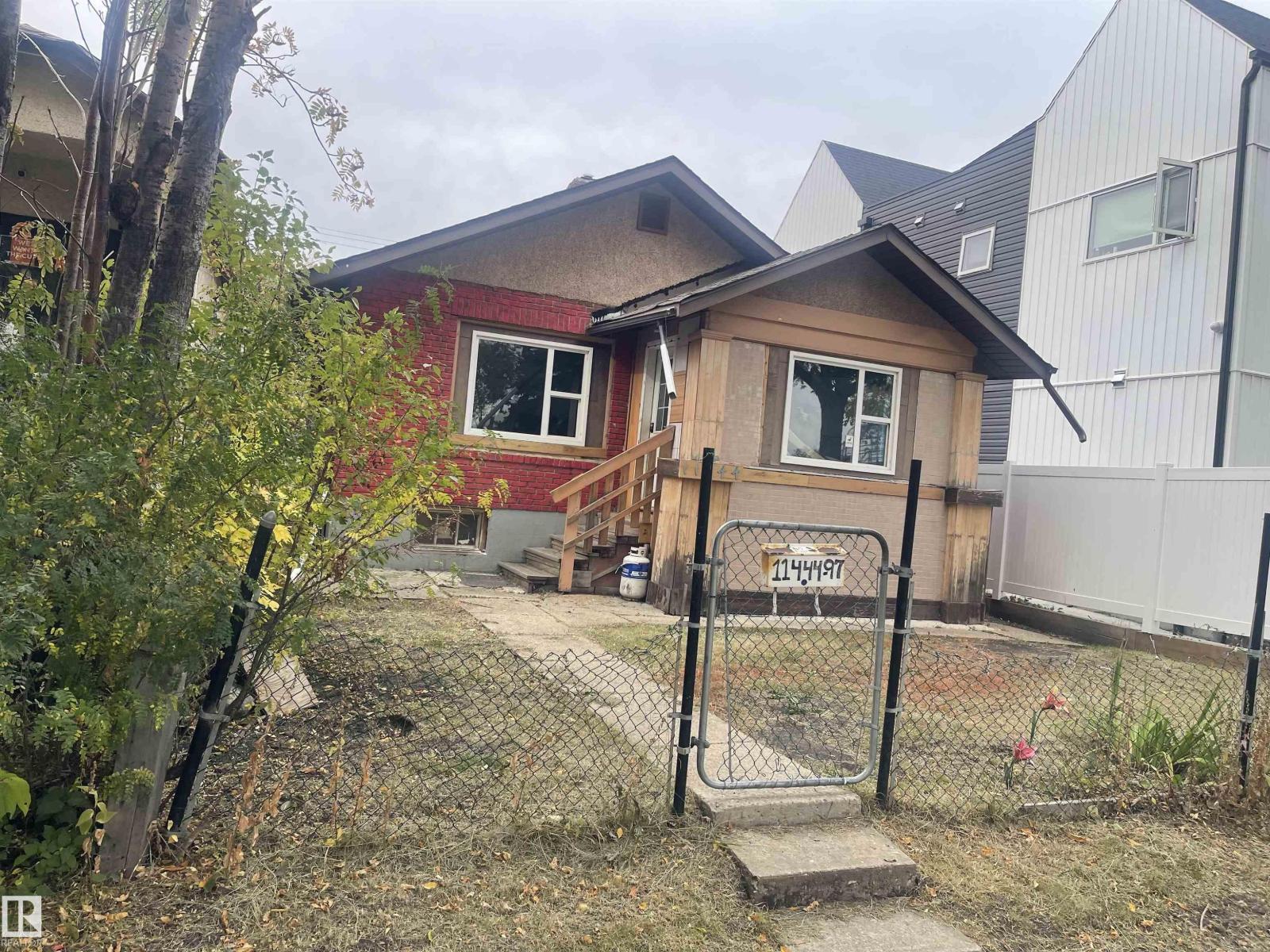 11444 97 ST NW - 8