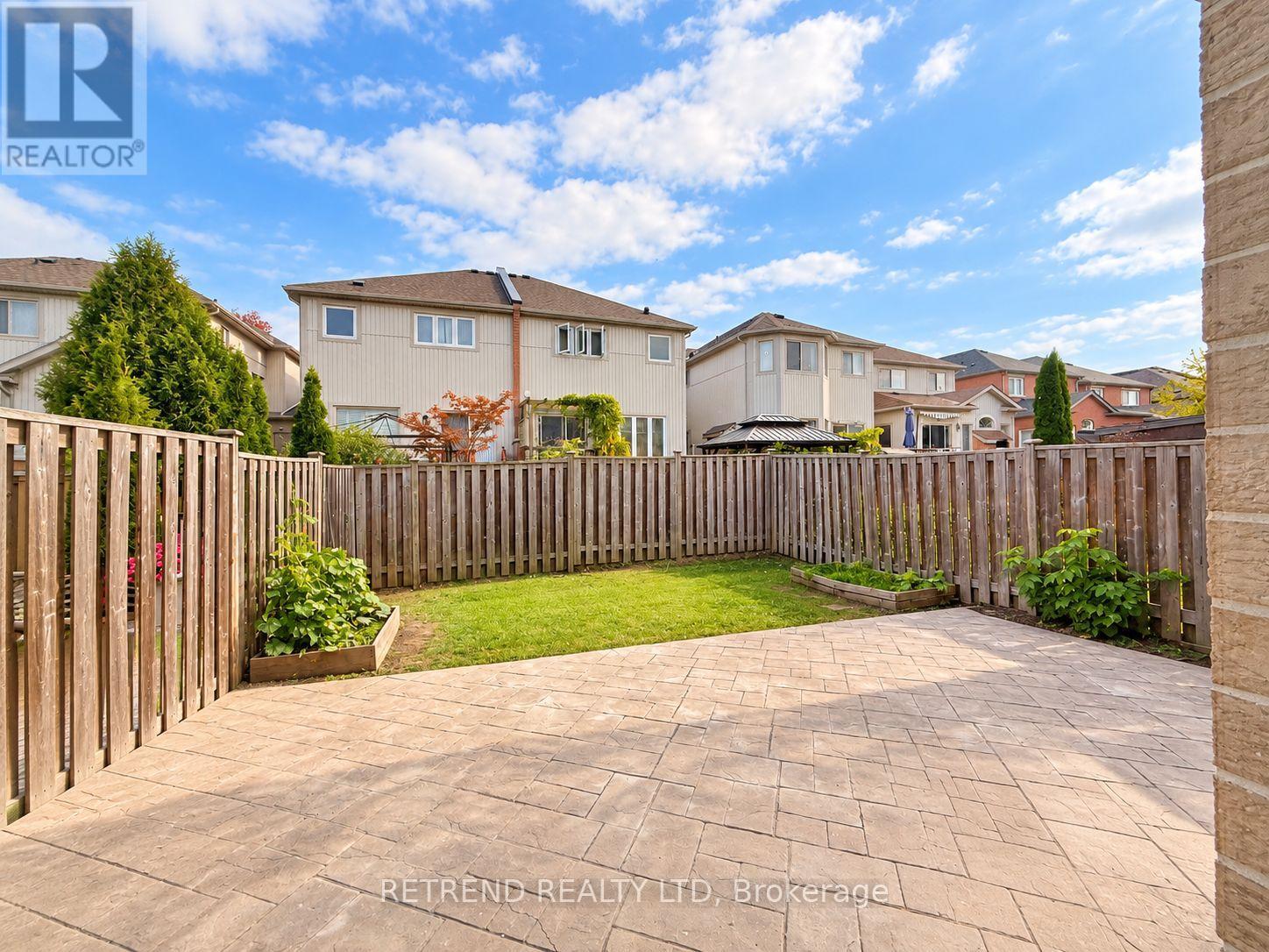 23 THOMAS LEGGE CRESCENT - 15