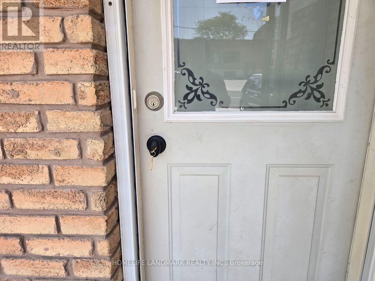 2 - 22 CENTRE STREET, Aurora (Aurora Village) — photo 2