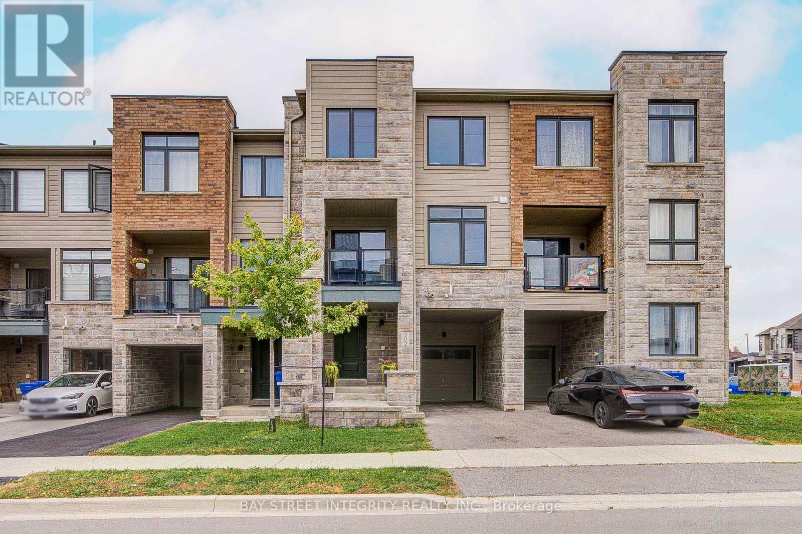 202 VIVANT STREET, Newmarket (Woodland Hill) — photo 2