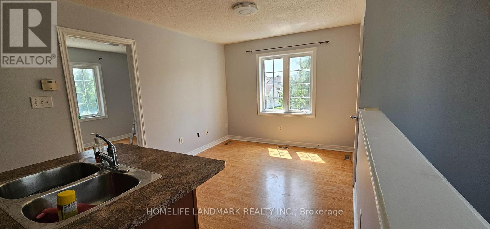 COACH - 109 NORTHVALE ROAD, Markham (Cornell) — photo 3