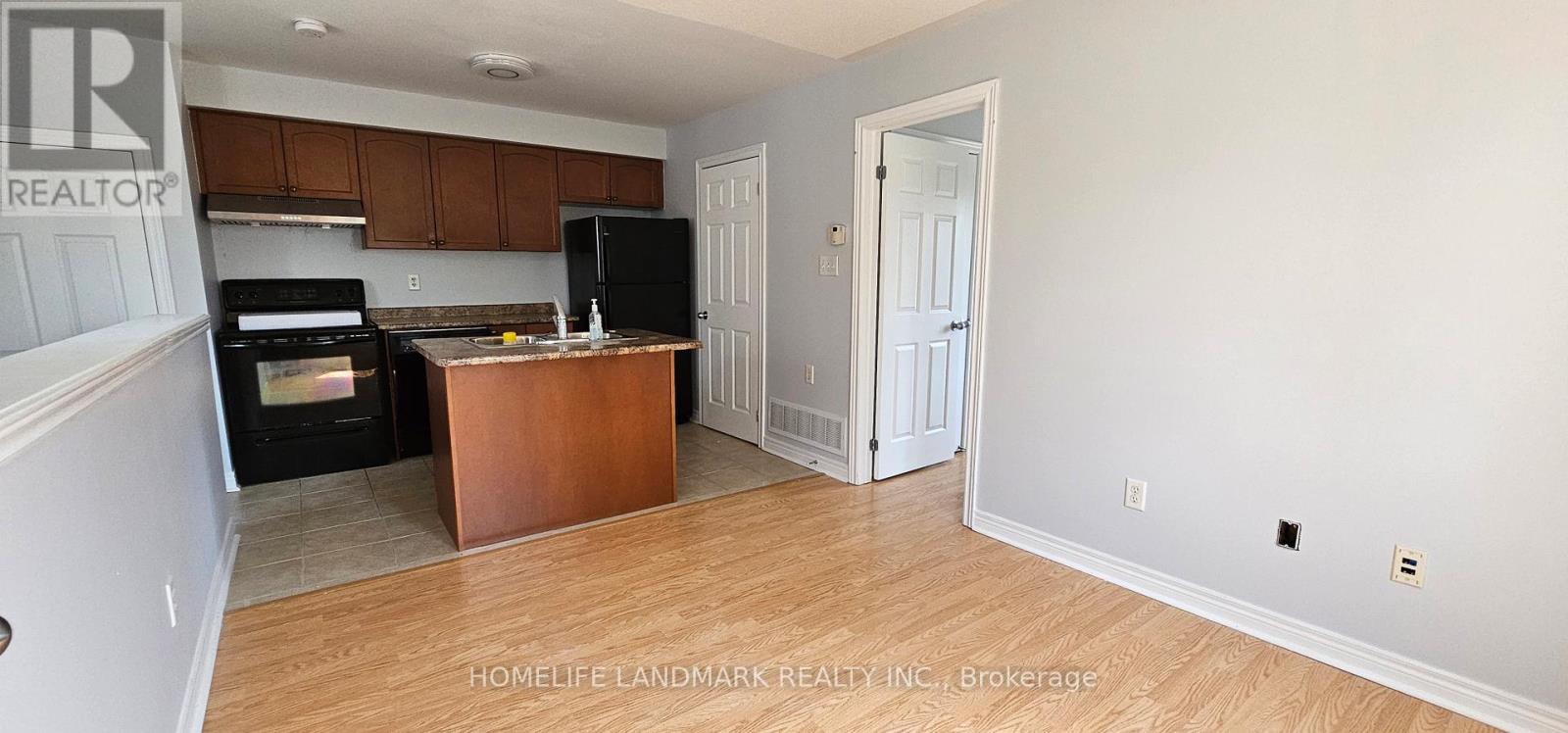 COACH - 109 NORTHVALE ROAD, Markham (Cornell) — photo 5
