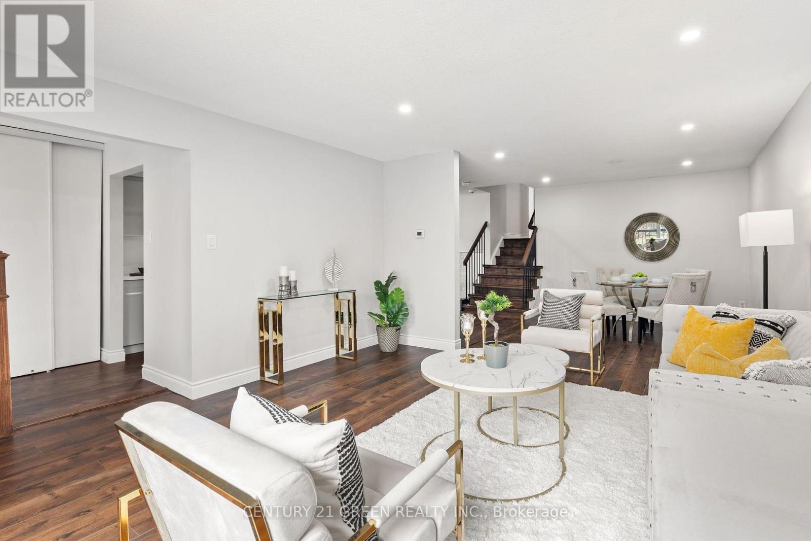 15 LADY STEWART BOULEVARD - 3