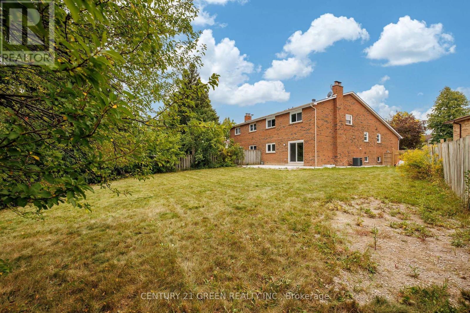 15 LADY STEWART BOULEVARD - 32