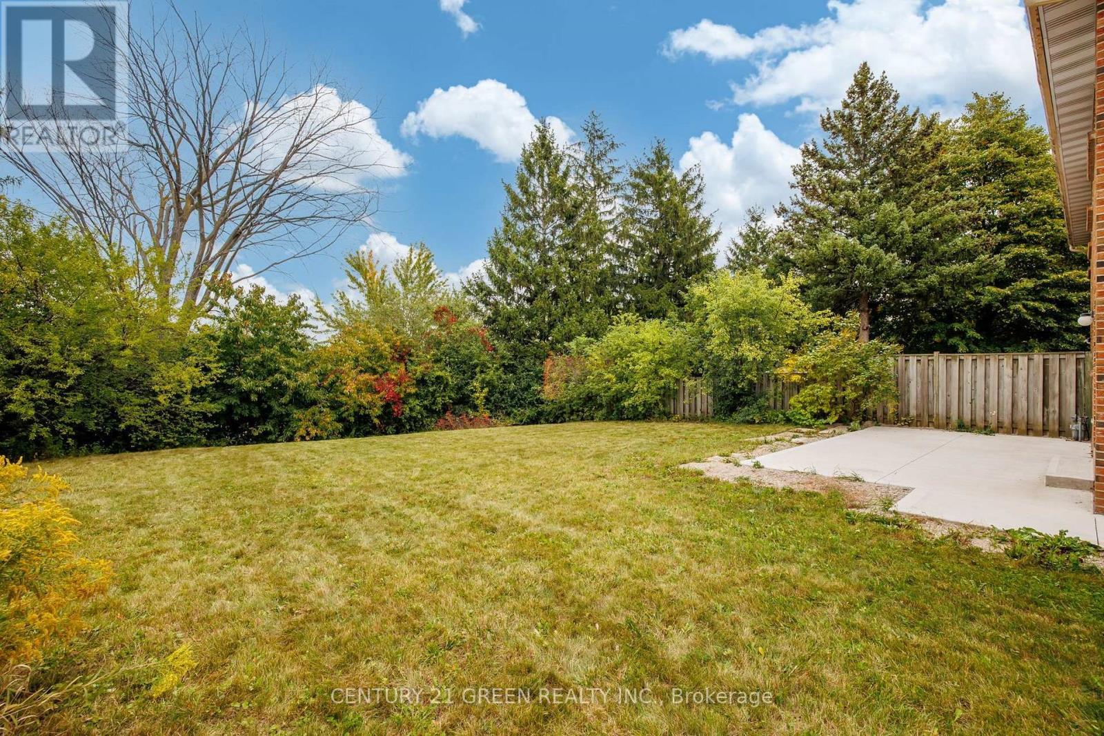 15 LADY STEWART BOULEVARD - 33