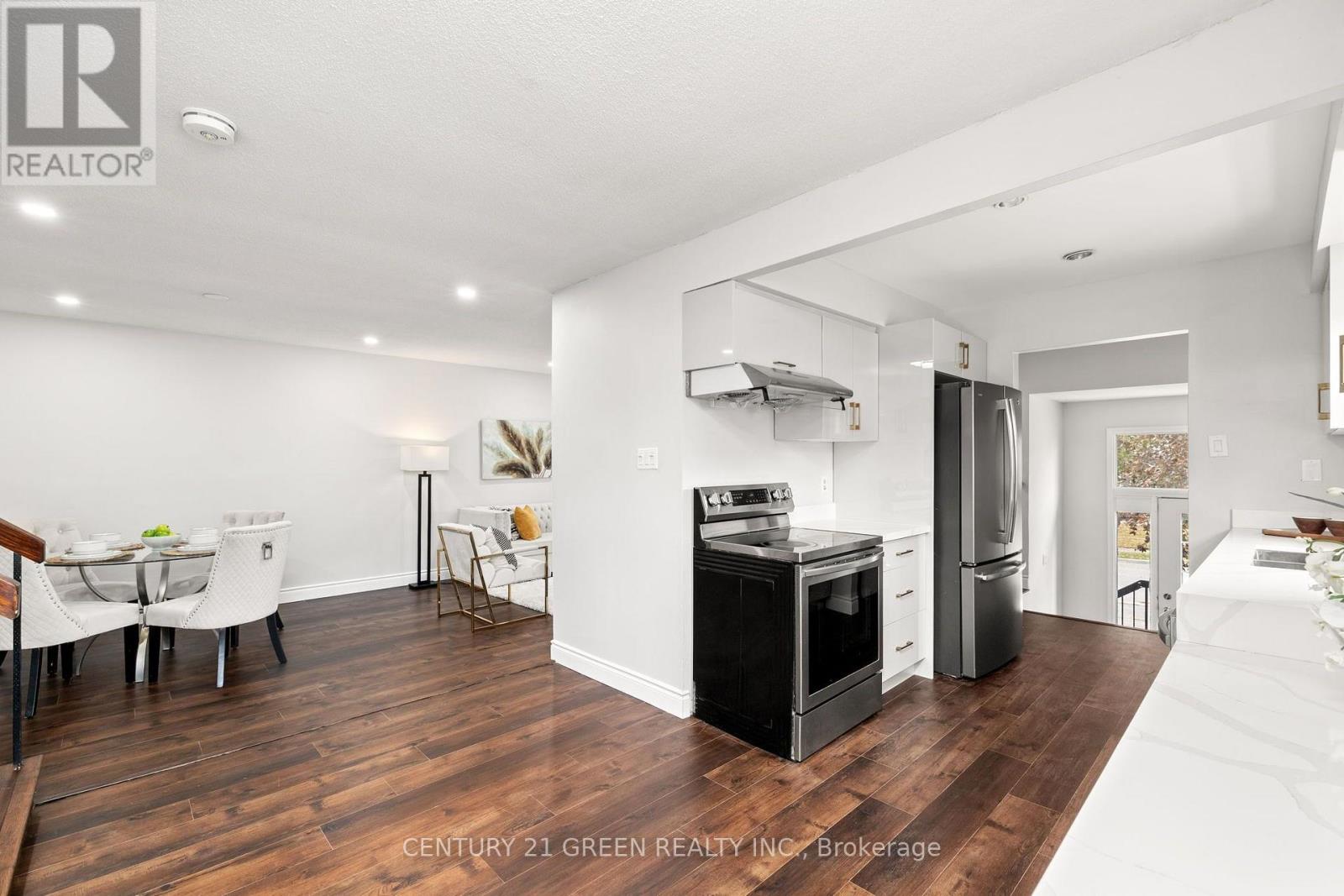 15 LADY STEWART BOULEVARD - 5