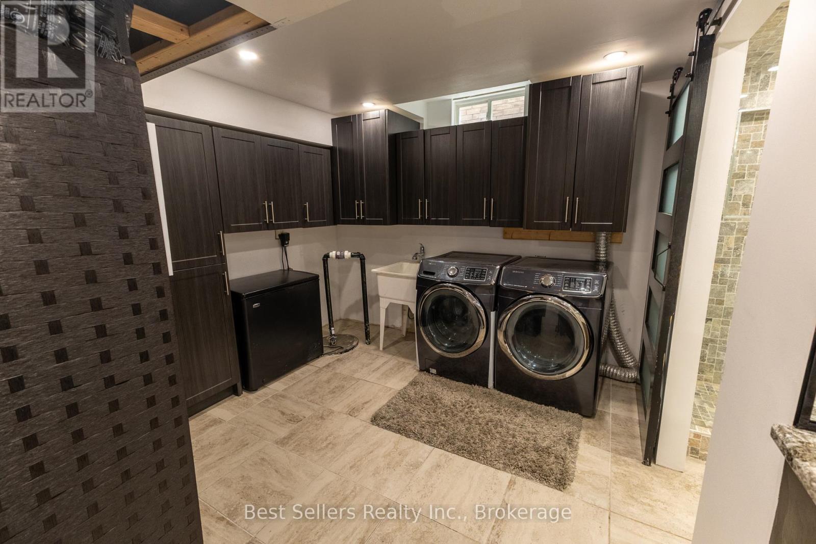 214 CARDINAL CRESCENT - 37
