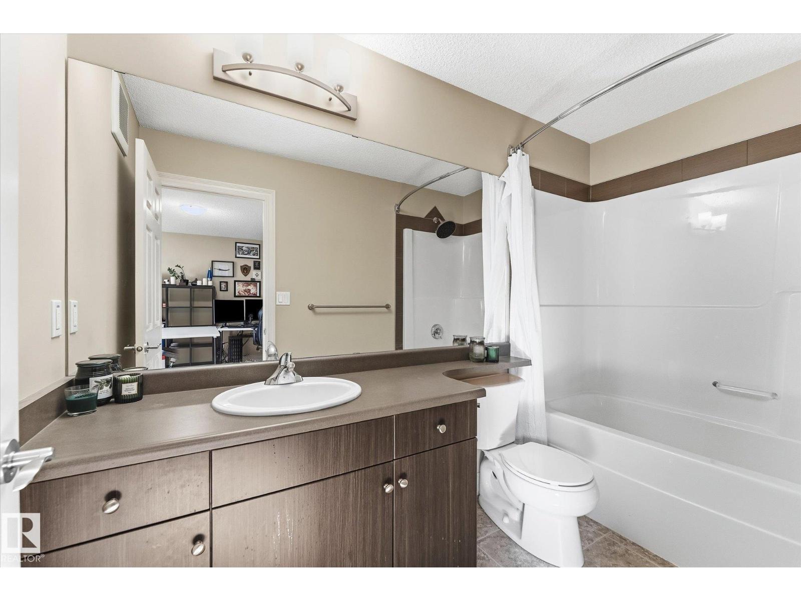 #39 219 CHARLOTTE WY - 27