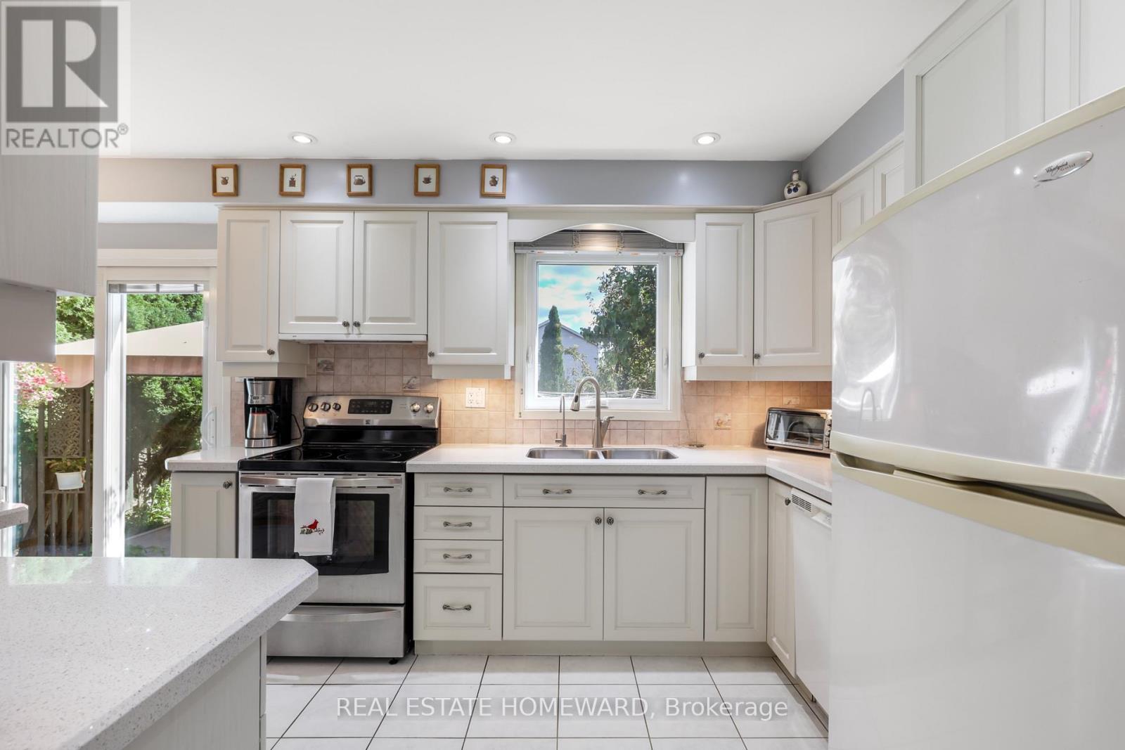 6399 COLEBROOK CRESCENT - 12