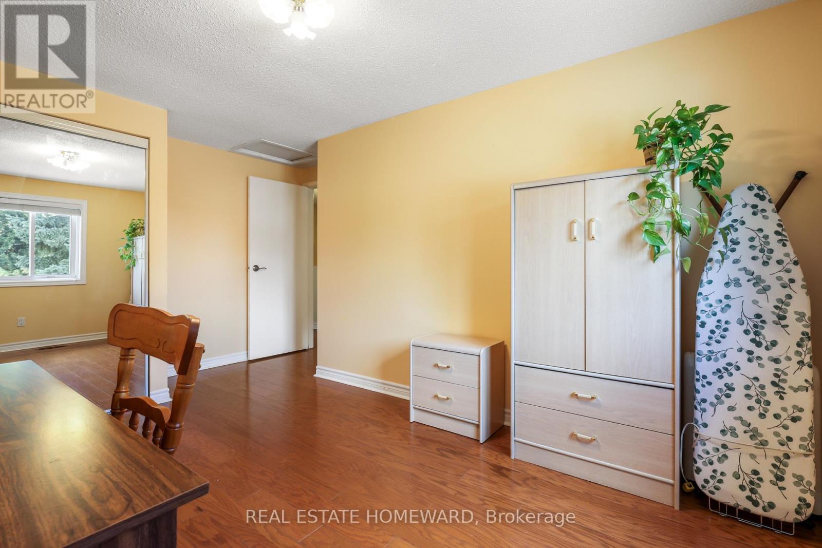 6399 COLEBROOK CRESCENT - 23