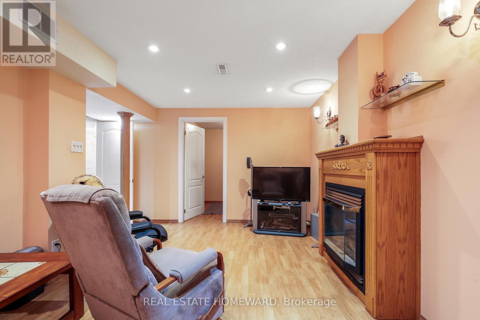 6399 COLEBROOK CRESCENT - Image 32