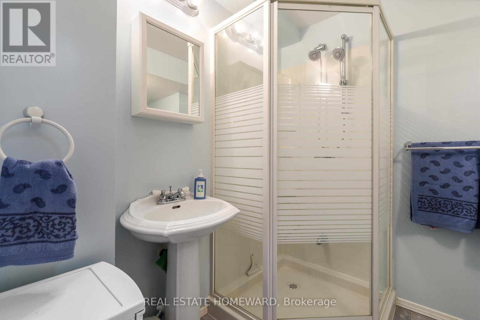 6399 COLEBROOK CRESCENT - 34