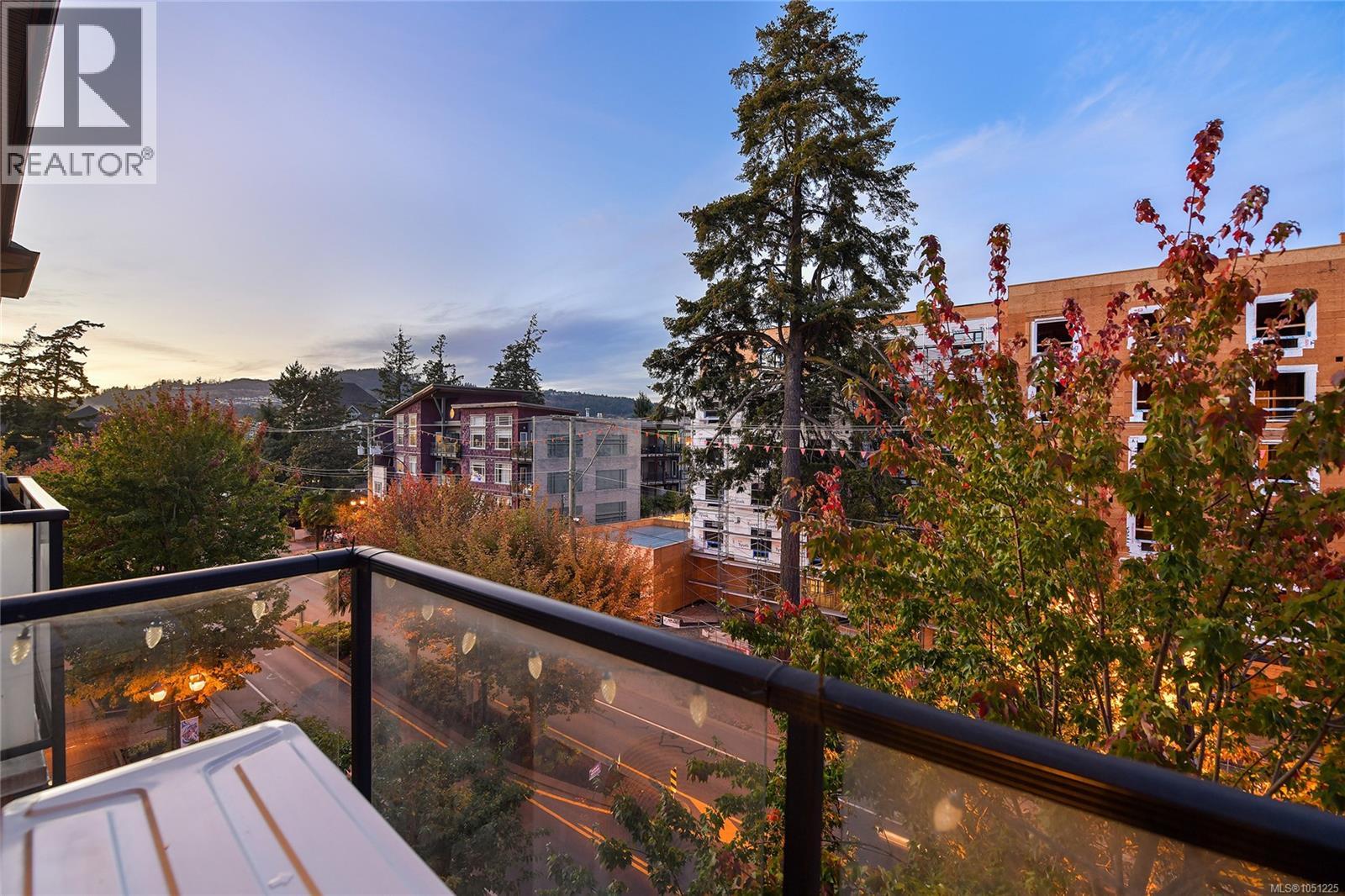 #405 829 Goldstream Ave - 17