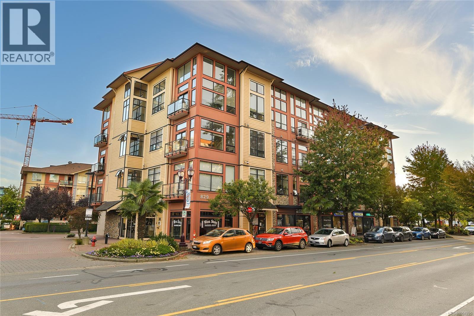 #405 829 Goldstream Ave - 3