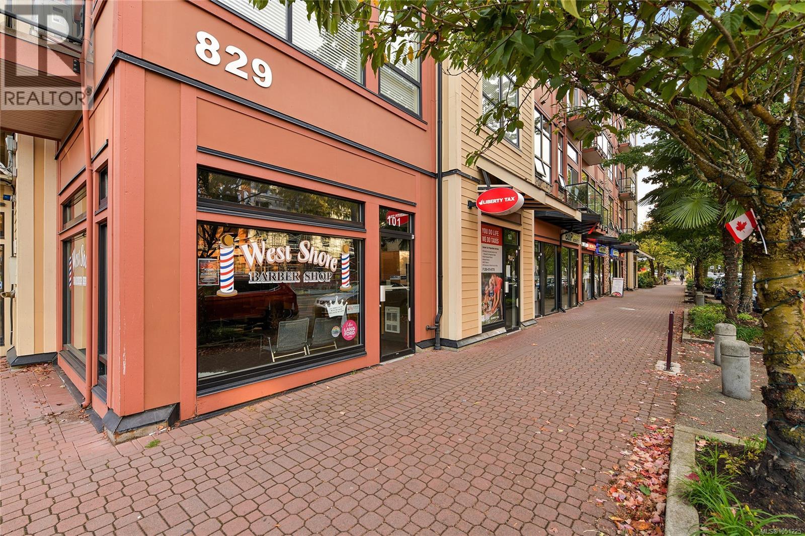 #405 829 Goldstream Ave - 37