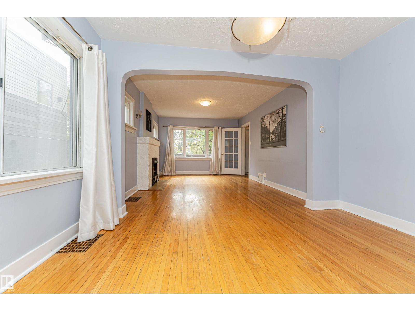 10918 84 AV NW - 10