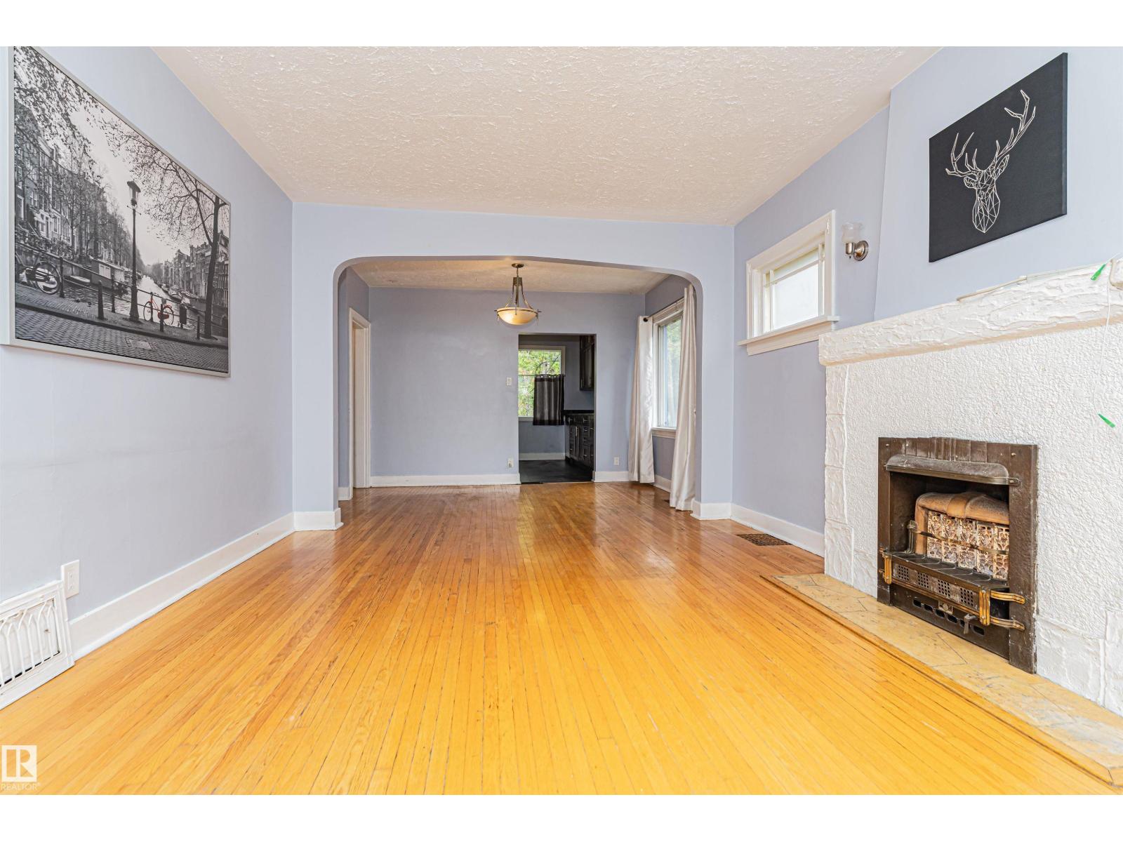 10918 84 AV NW - 8