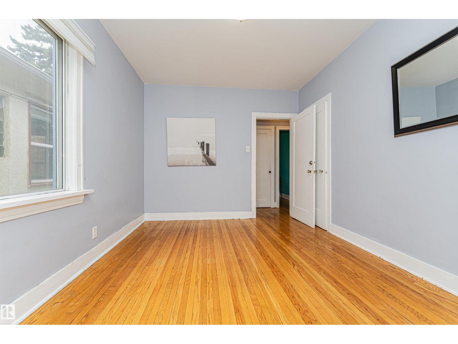 10918 84 AV NW - 17