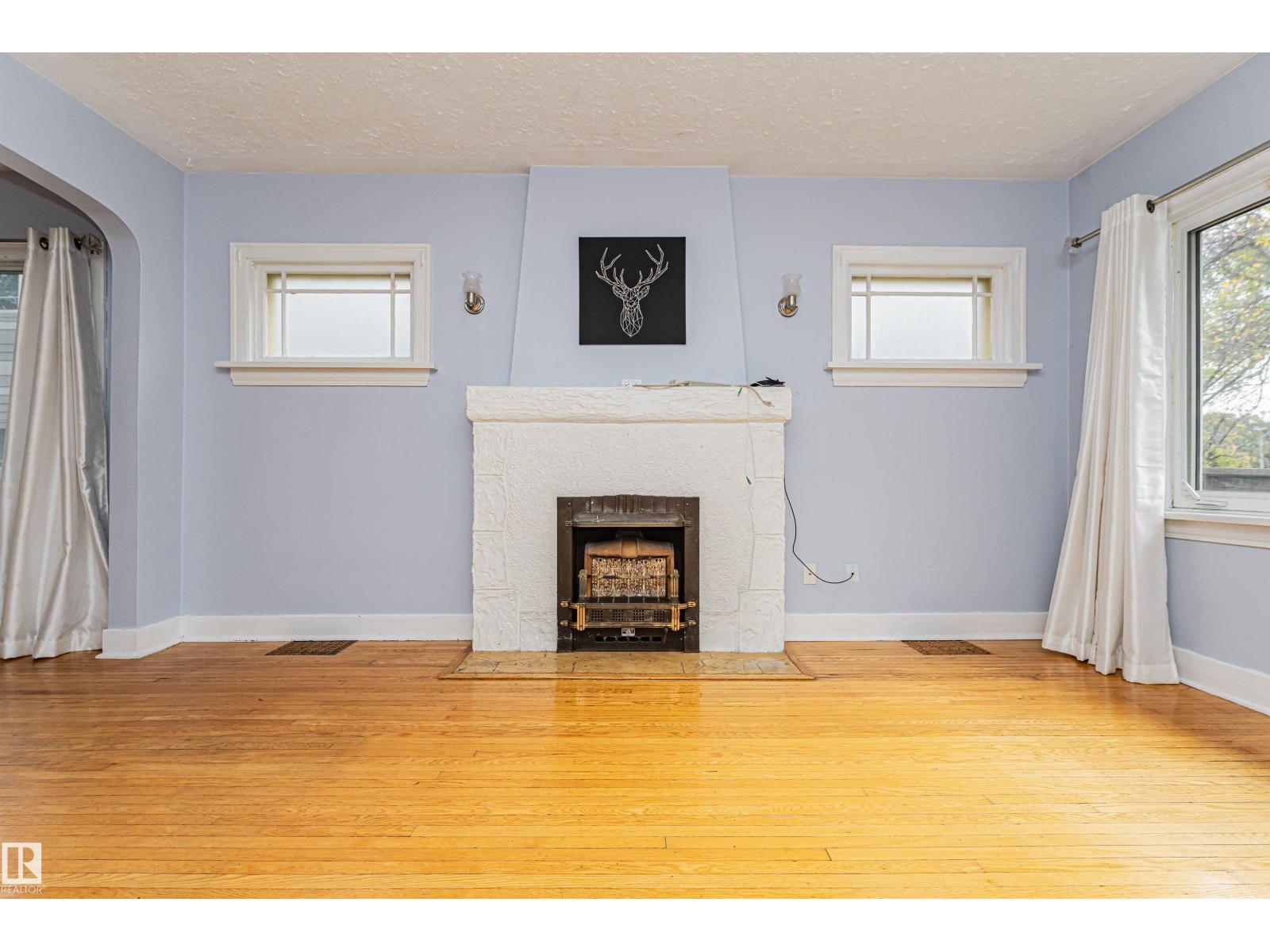 10918 84 AV NW - 9