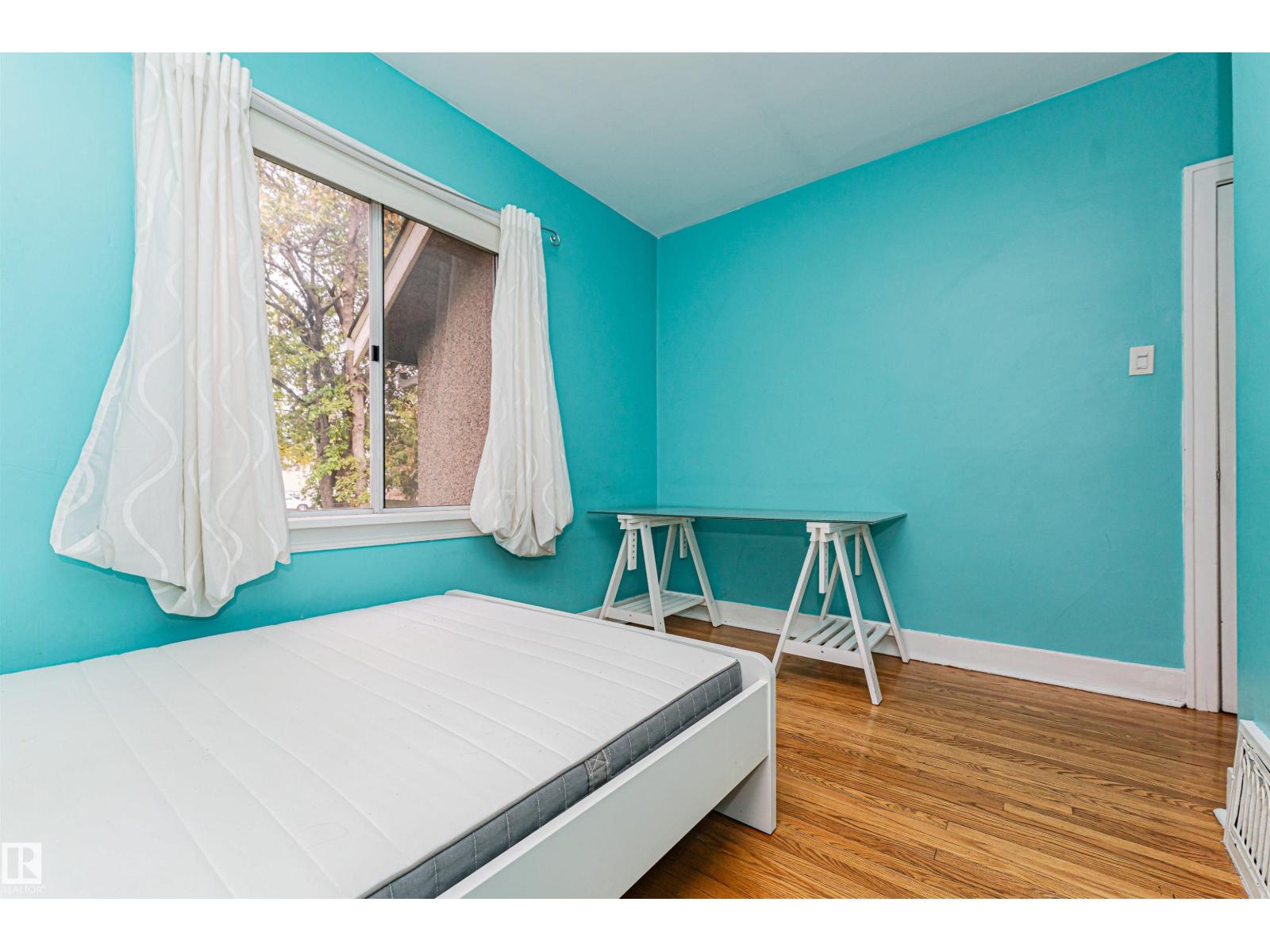 10918 84 AV NW - 19