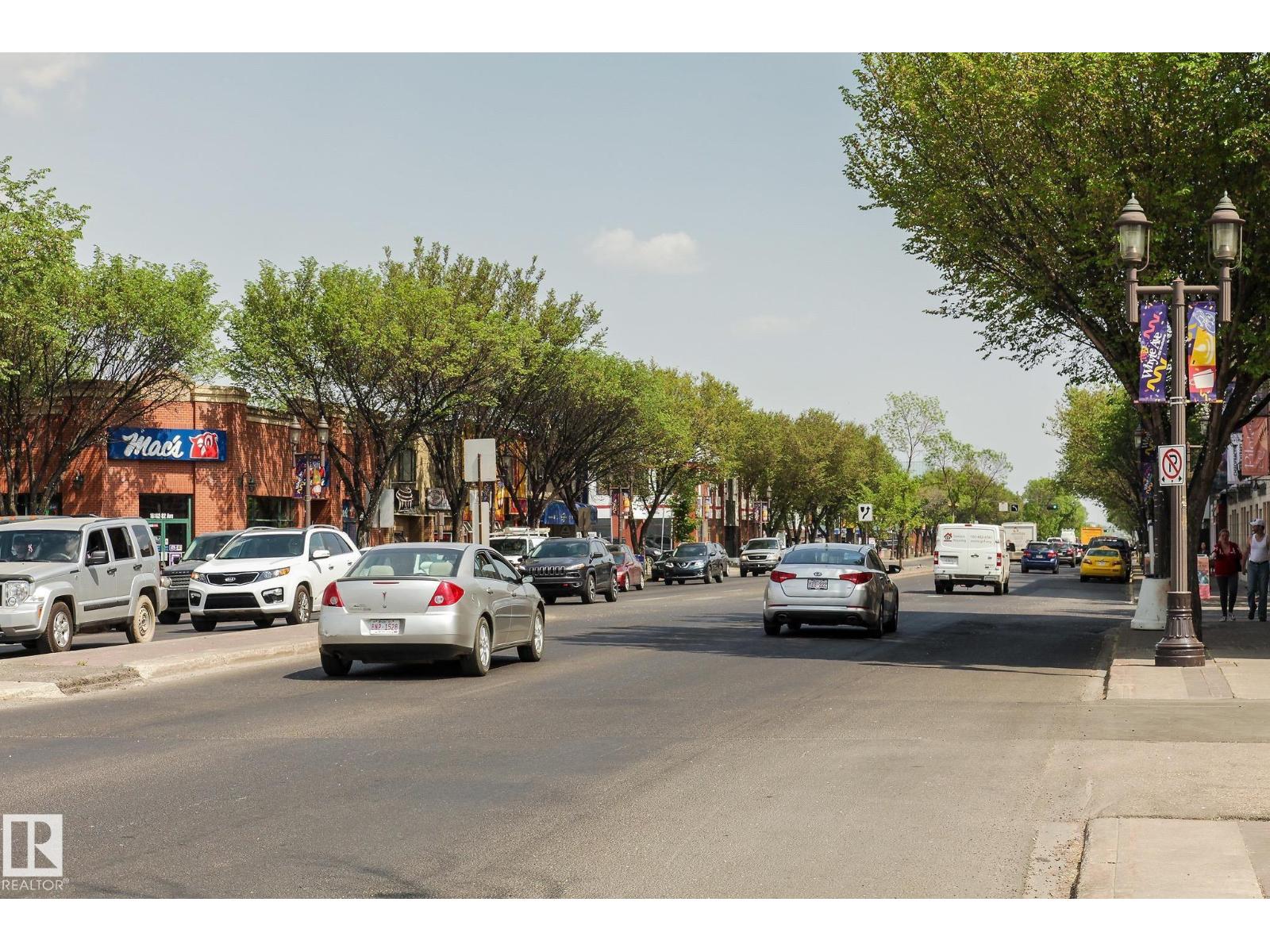 10918 84 AV NW - 46