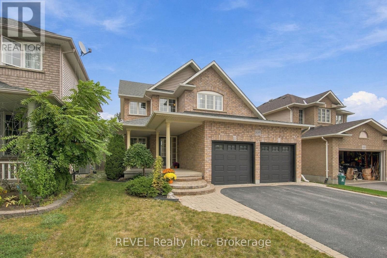 2097 Stornoway Street, Oshawa, ON photo 1