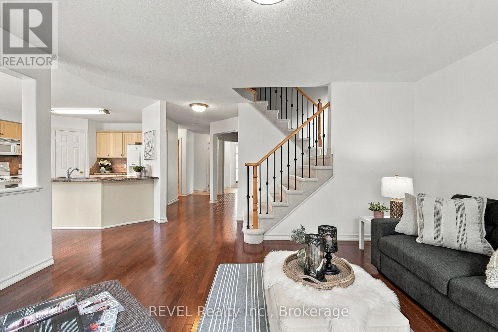2097 STORNOWAY STREET - 11