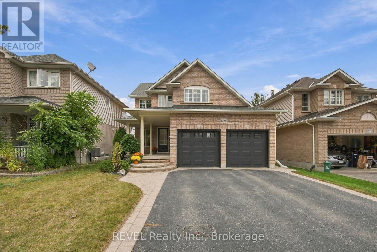 2097 Stornoway Street, Oshawa, ON photo 2