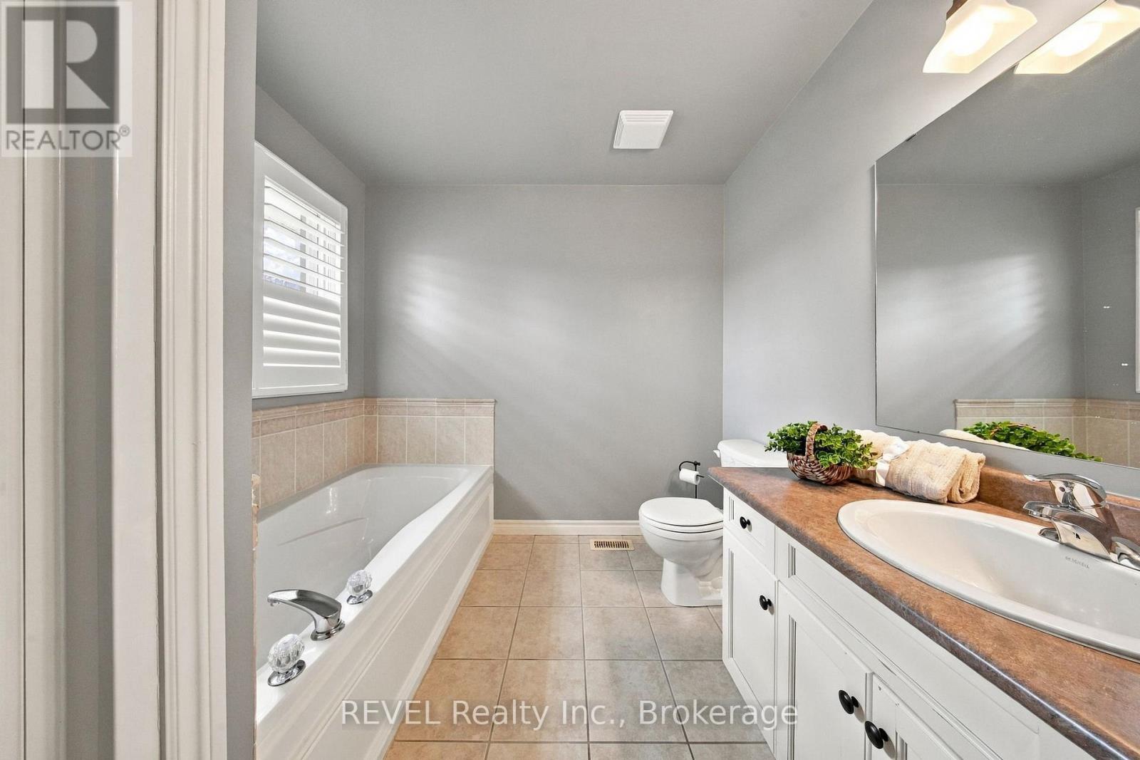 2097 STORNOWAY STREET - 25