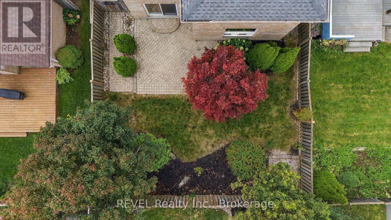 2097 STORNOWAY STREET - 30