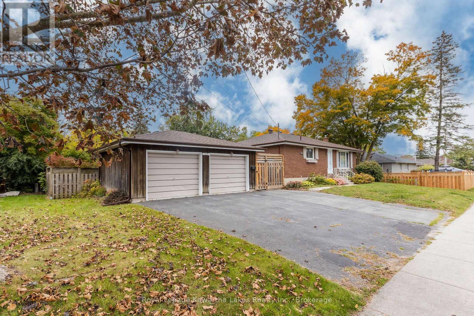 115 Victoria Avenue North, Kawartha Lakes, ON photo 2
