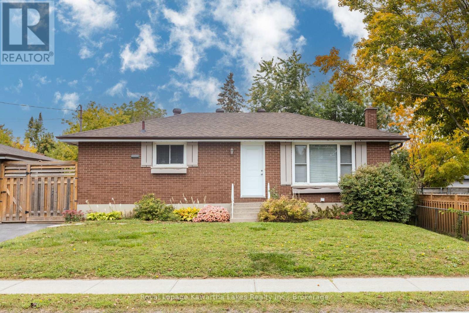 115 Victoria Avenue North, Kawartha Lakes, ON photo 3