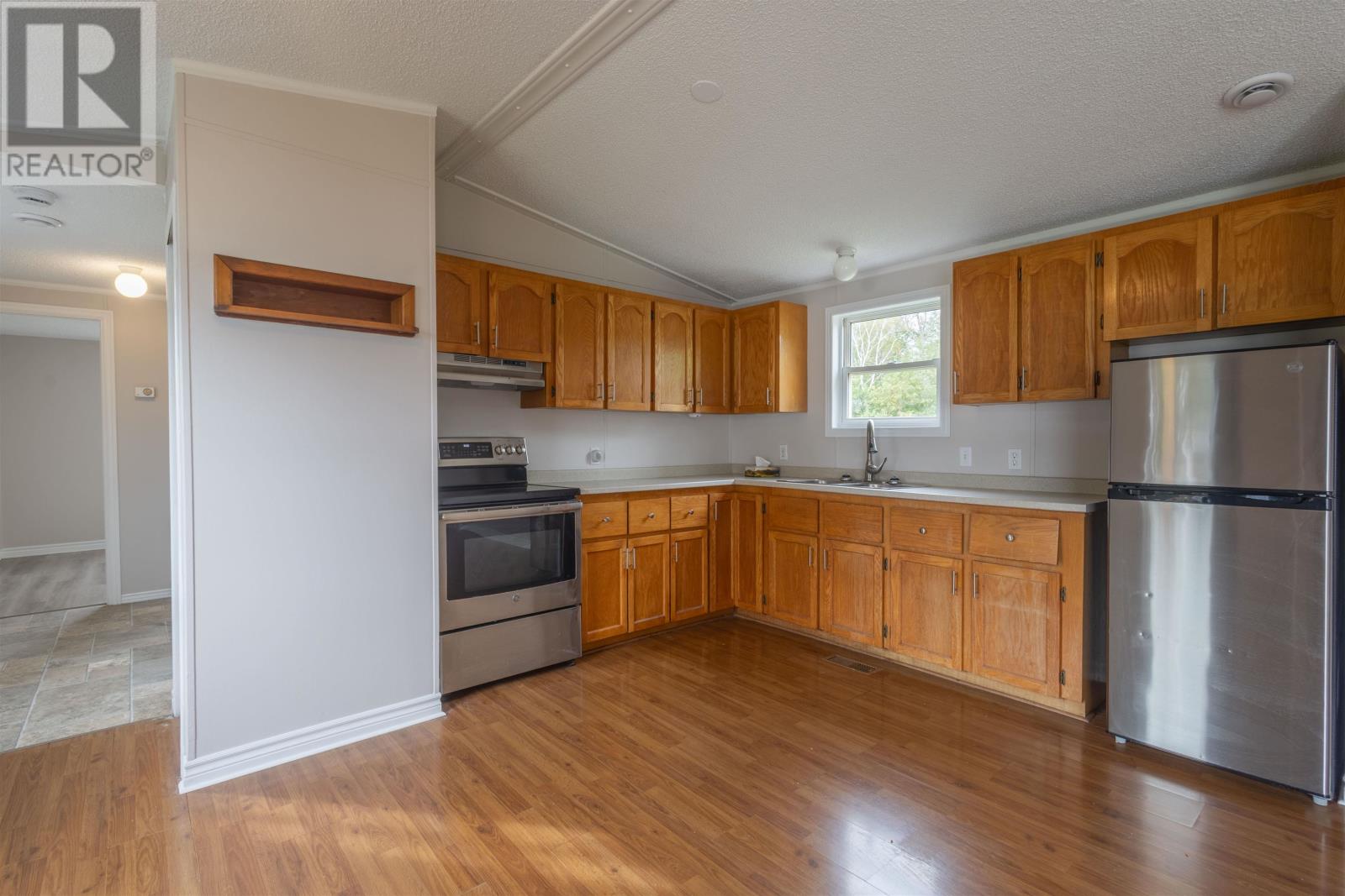 14 WINDJAMMER Crescent - 14