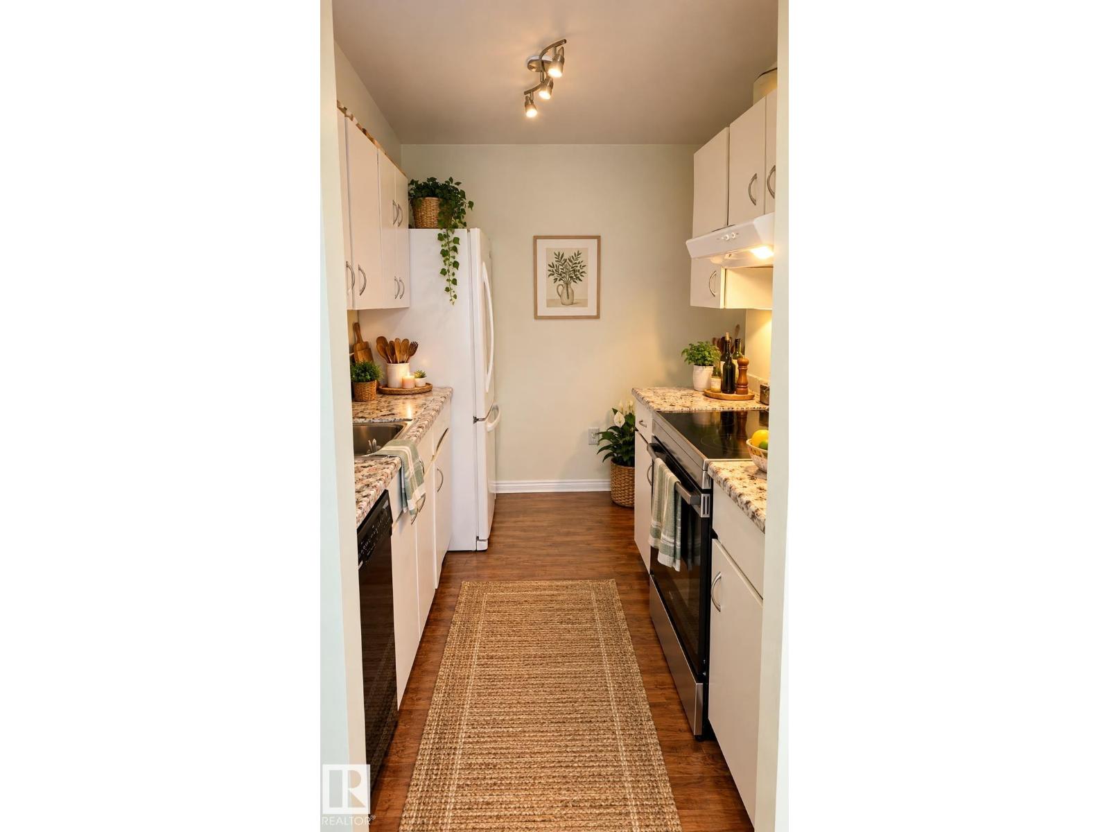 #109 10838 108 ST NW - 14