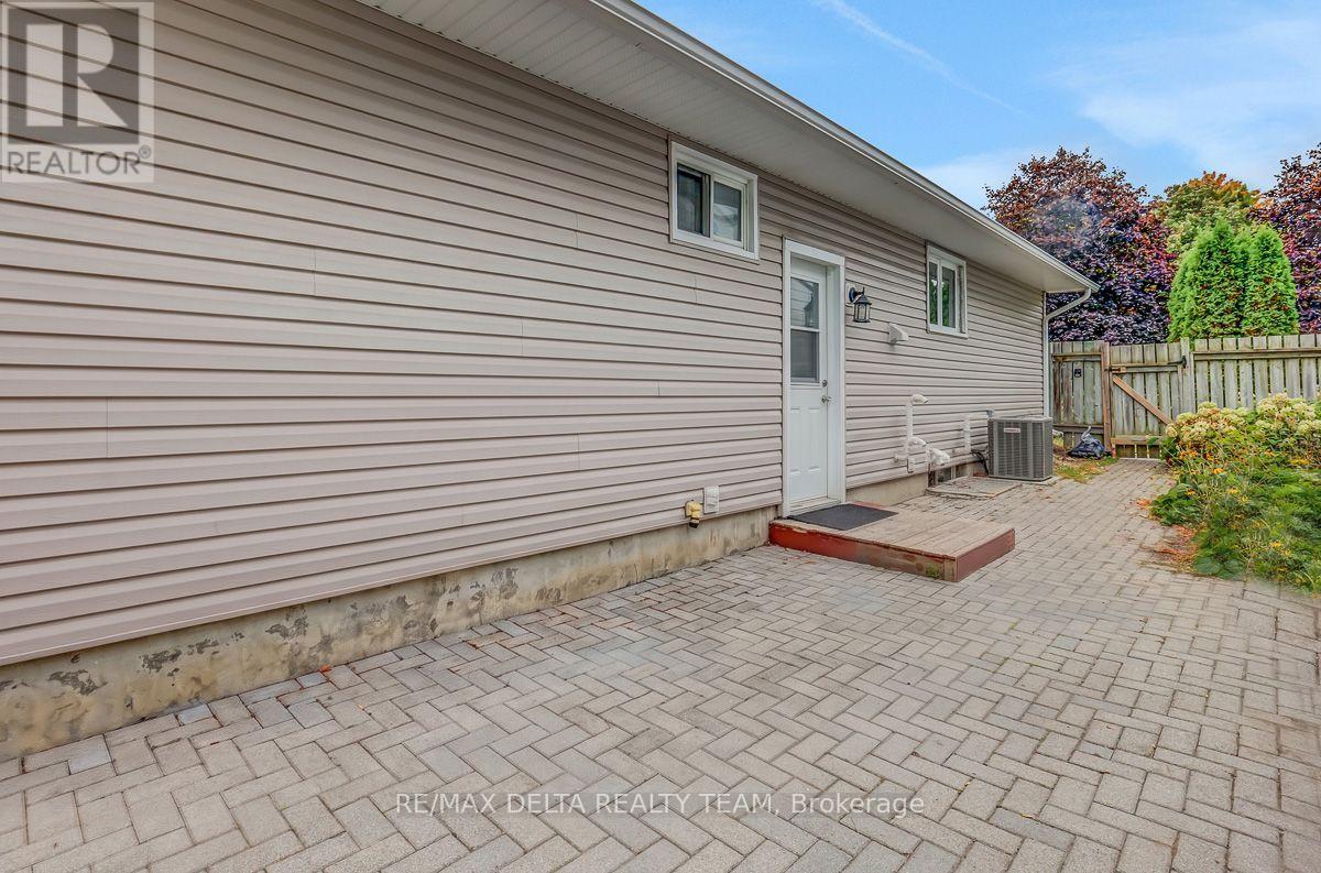 Commercial Properties for Sale in Ottawa – 11 COURTNEY ROAD – By Peter Sagos - Image 43