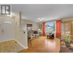Living room - 11 Courtney Road, Ottawa, ON K2L1L9 Photo 10