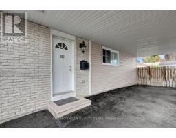 Primary Bedroom - 11 Courtney Road, Ottawa, ON K2L1L9 Photo 6