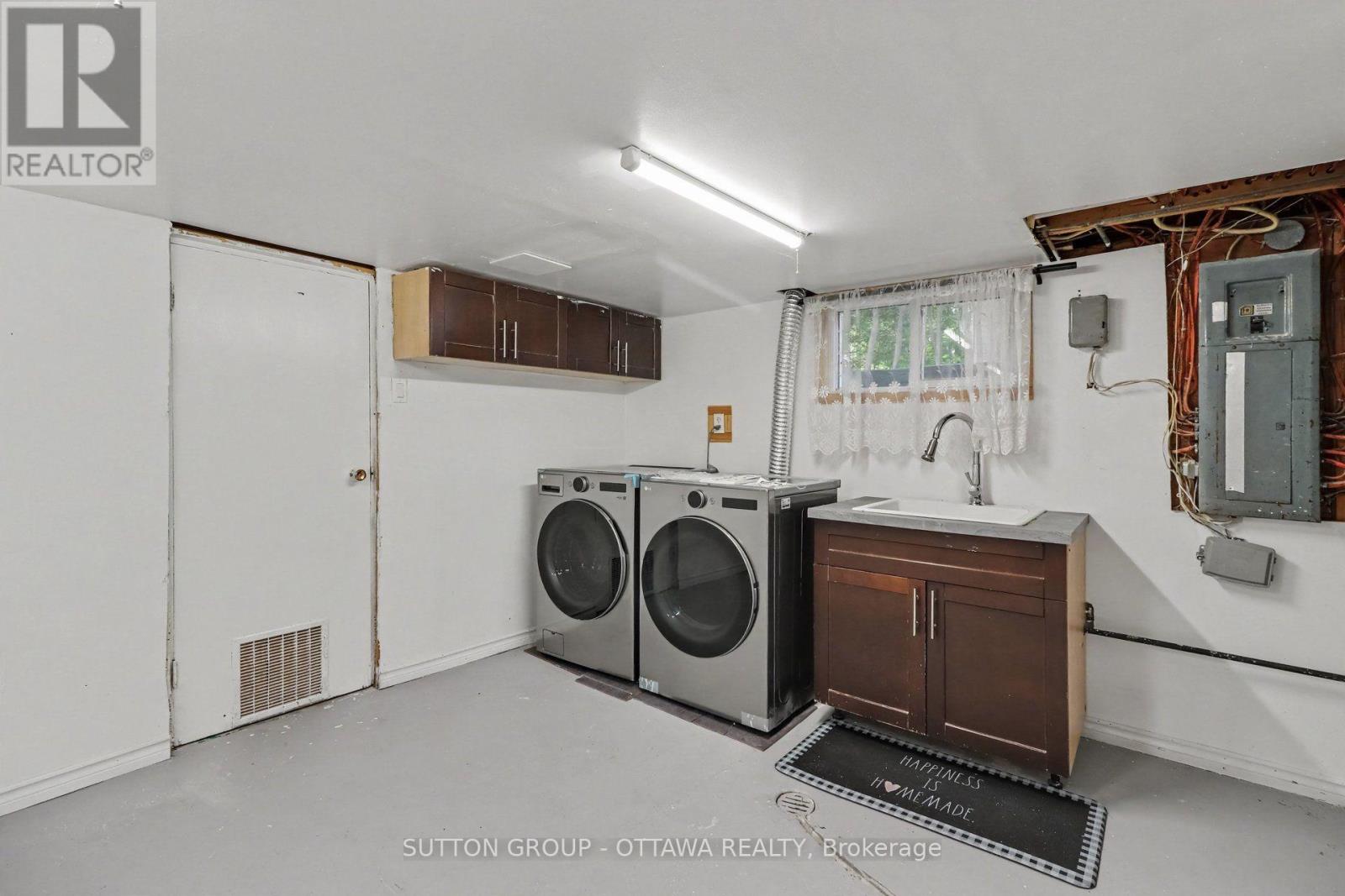 678 REJANE CRESCENT - 25
