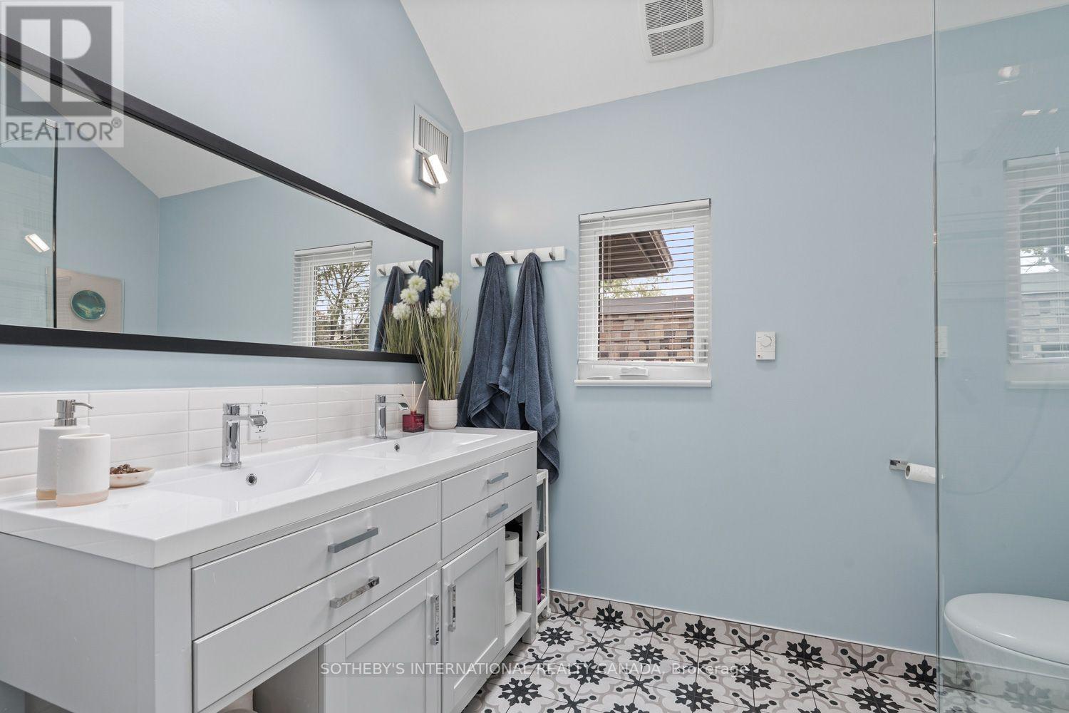 329 BROADWAY AVENUE - 28