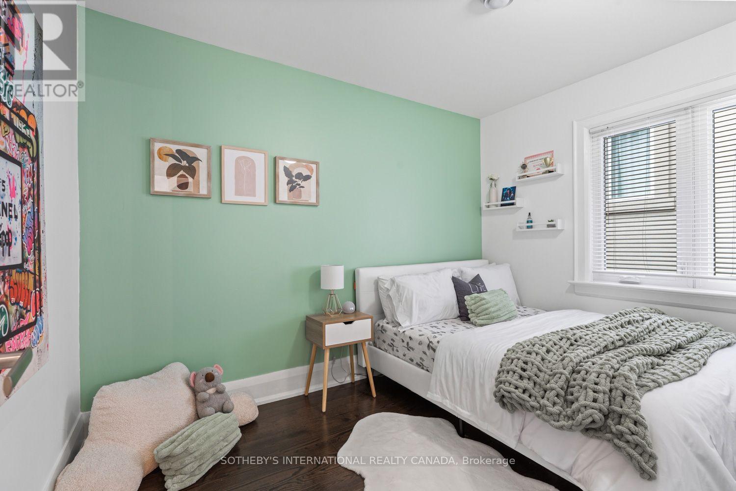 329 BROADWAY AVENUE - 35