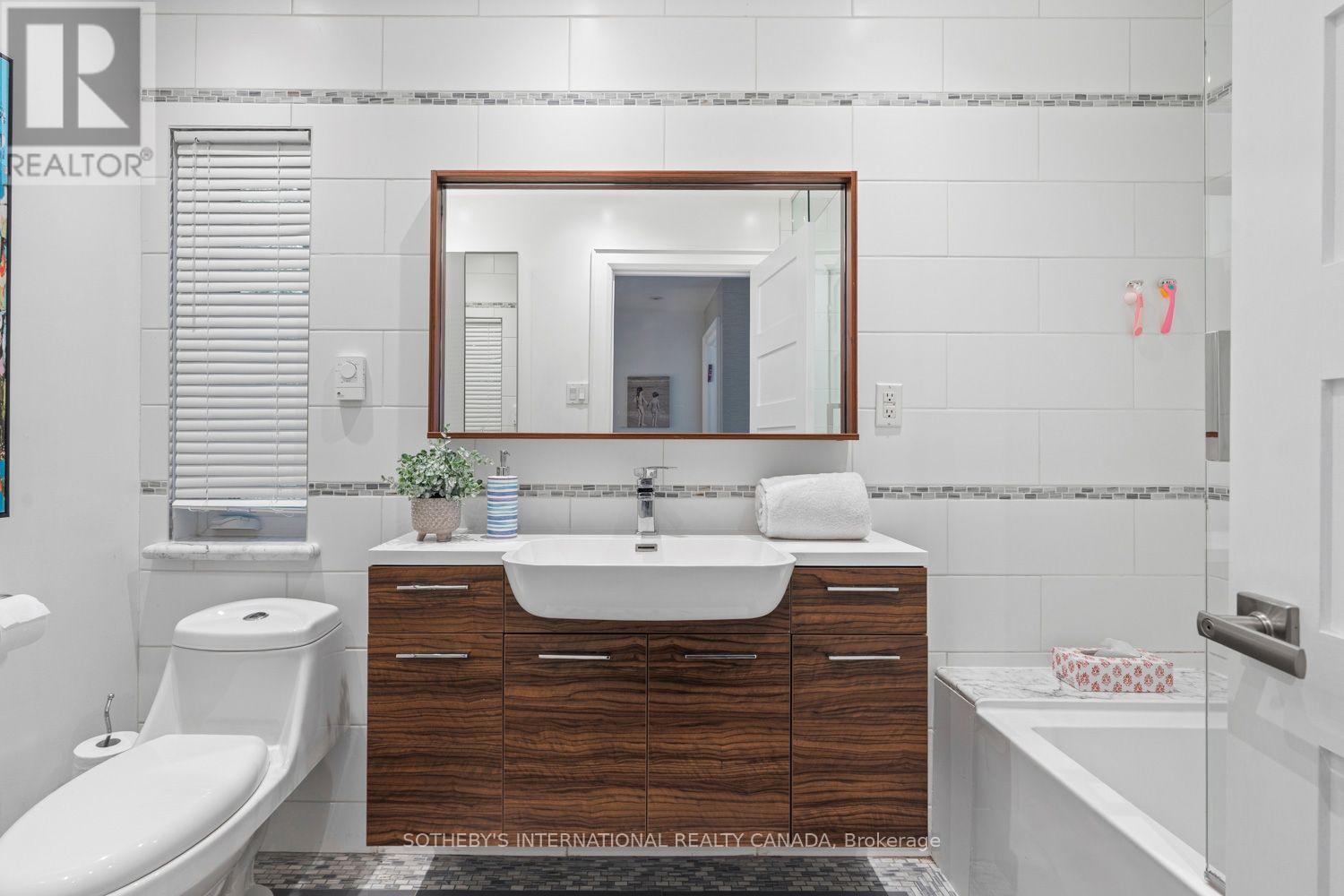 329 BROADWAY AVENUE - 37