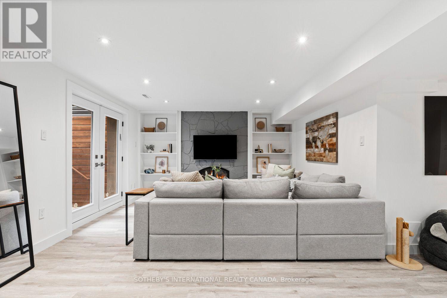 329 BROADWAY AVENUE - 41