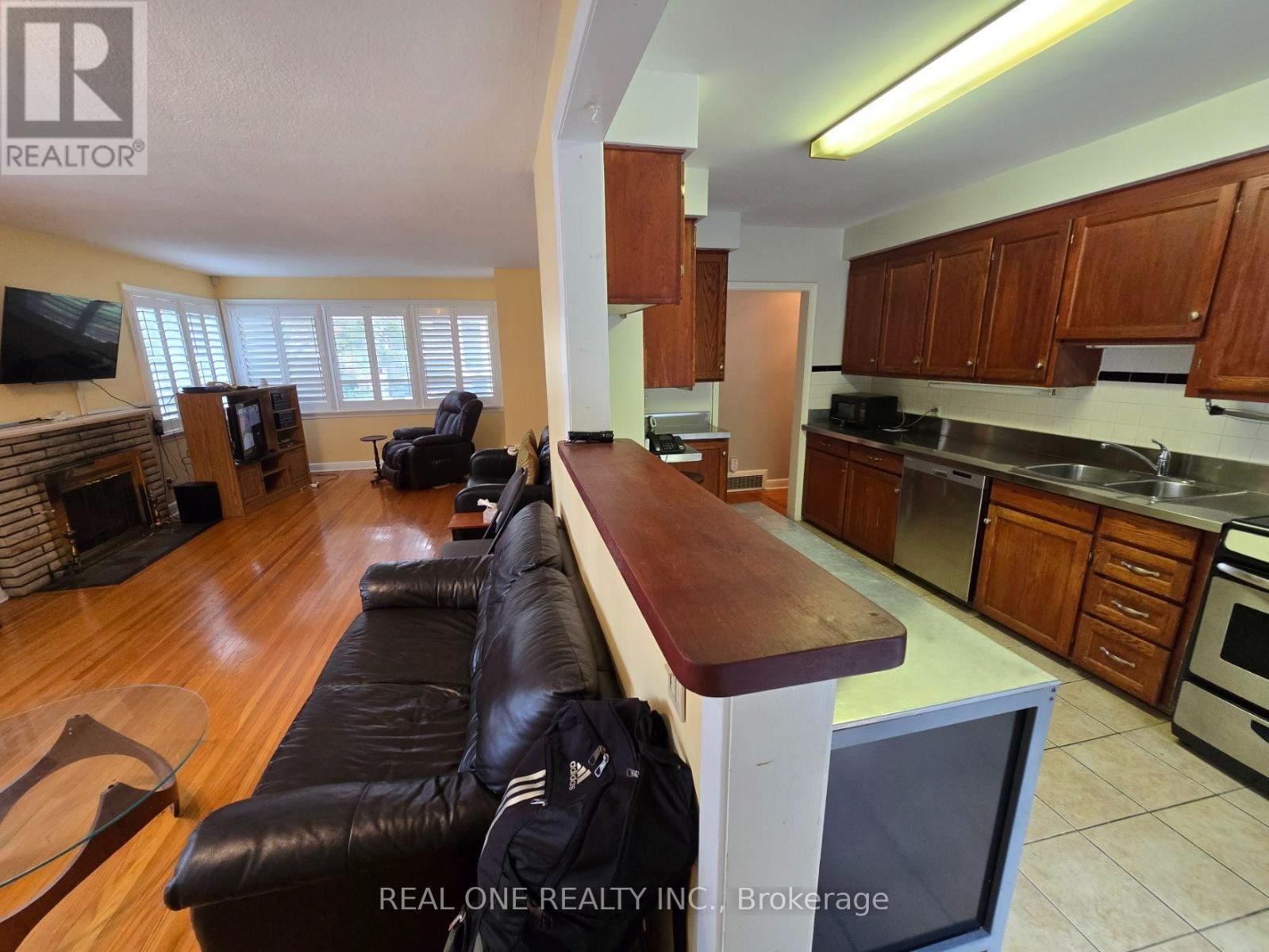 Photo of 389 KERRYBROOK DRIVE